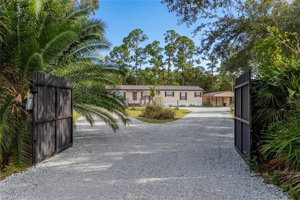 4075 Fort Center AVE, LABELLE, FL 33935 — exterior