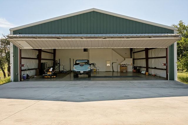 2881 Aviation Loop, Fredericksburg, TX 78624