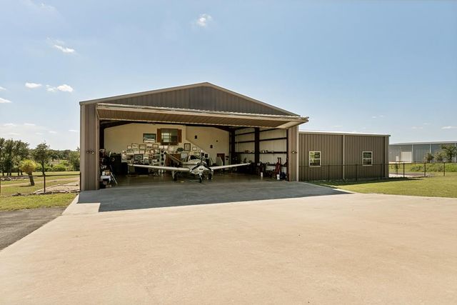 2881 Aviation Loop, Fredericksburg, TX 78624
