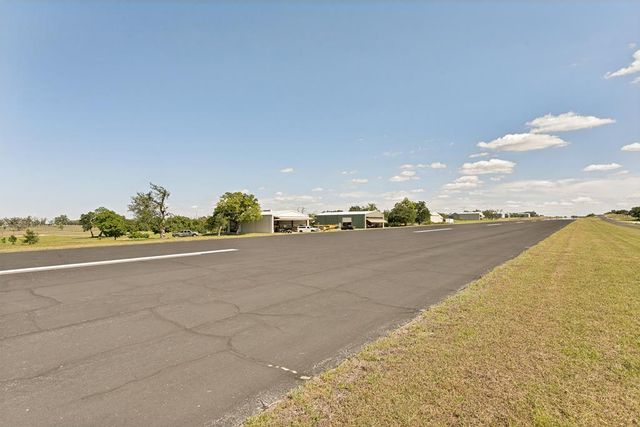 2881 Aviation Loop, Fredericksburg, TX 78624