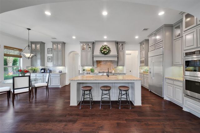 11 Hollyflower Place, The Woodlands, TX 77375