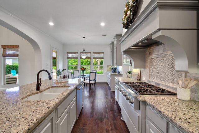 11 Hollyflower Place, The Woodlands, TX 77375