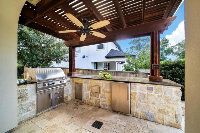 11 Hollyflower Place, The Woodlands, TX 77375