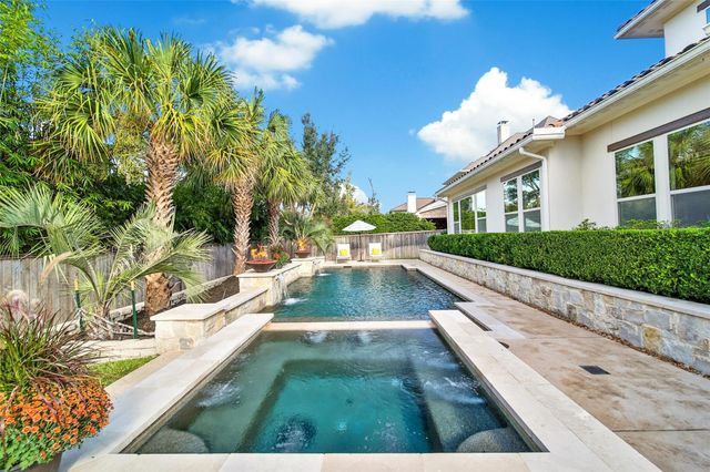 11 Hollyflower Place, The Woodlands, TX 77375