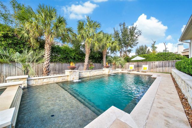 11 Hollyflower Place, The Woodlands, TX 77375