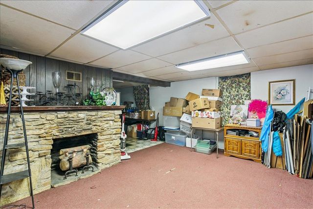 1056 N Parkwood Ln, Wichita, KS 67208