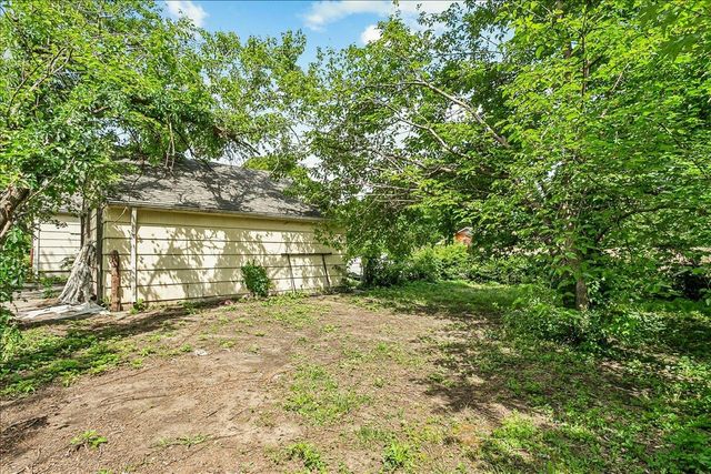 1056 N Parkwood Ln, Wichita, KS 67208