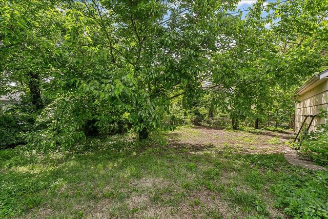 1056 N Parkwood Ln, Wichita, KS 67208