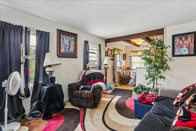 1056 N Parkwood Ln, Wichita, KS 67208
