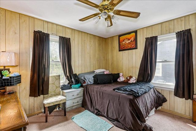 1056 N Parkwood Ln, Wichita, KS 67208