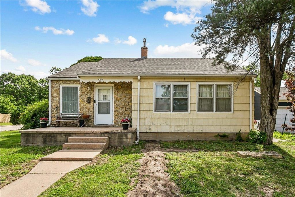 1056 N Parkwood Ln, Wichita, KS 67208