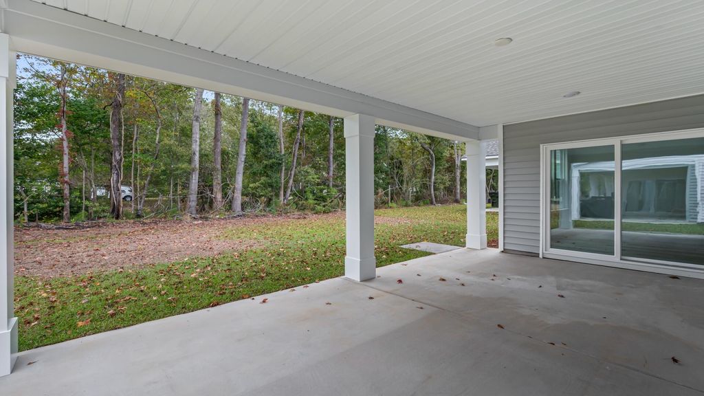 Image 4 of property listing at 462 Cadbury Loop, Summerville, SC 29486