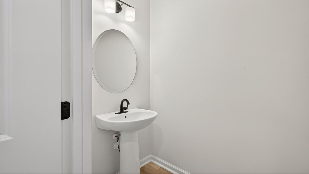 Image 9 of property listing at 462 Cadbury Loop, Summerville, SC 29486