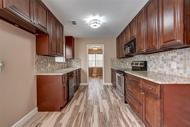 1902 Sedgie Drive, Houston, TX 77080