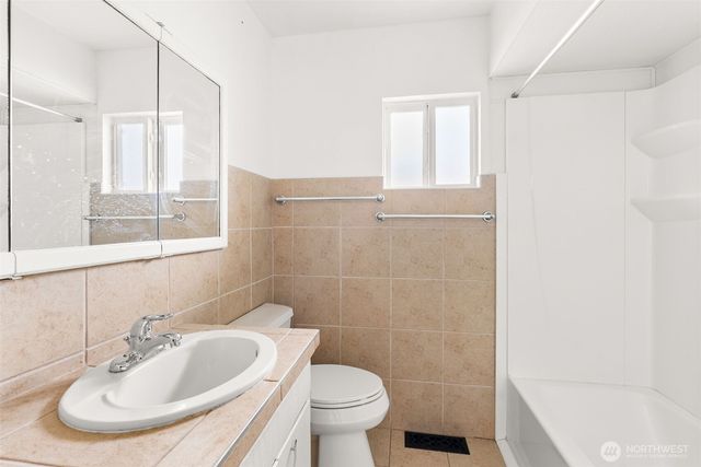 418 SW Canyon Loop, Winlock, WA 98596