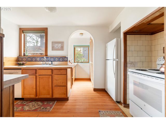 3366 Nw FRANKLIN Ct, Portland, OR 97210