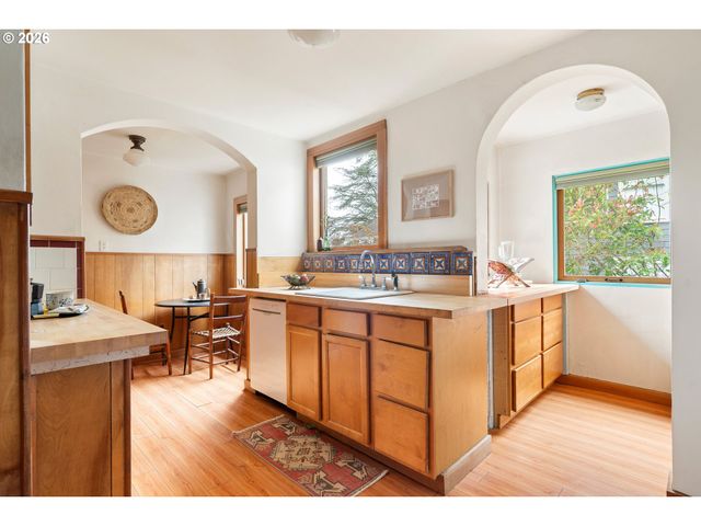 3366 Nw FRANKLIN Ct, Portland, OR 97210