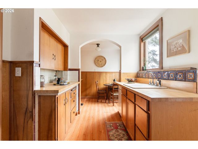 3366 Nw FRANKLIN Ct, Portland, OR 97210