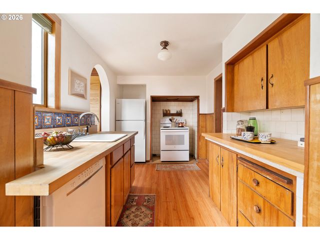 3366 Nw FRANKLIN Ct, Portland, OR 97210