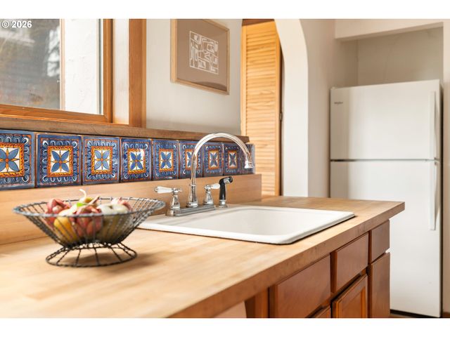 3366 Nw FRANKLIN Ct, Portland, OR 97210