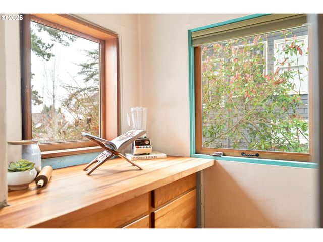 3366 Nw FRANKLIN Ct, Portland, OR 97210