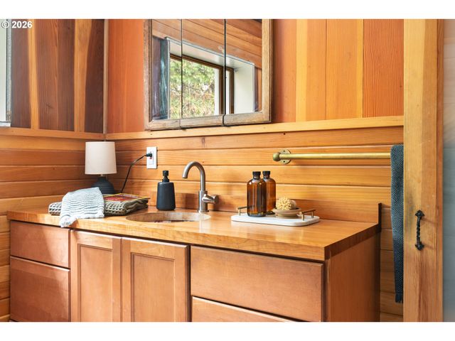 3366 Nw FRANKLIN Ct, Portland, OR 97210