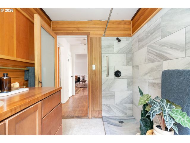 3366 Nw FRANKLIN Ct, Portland, OR 97210