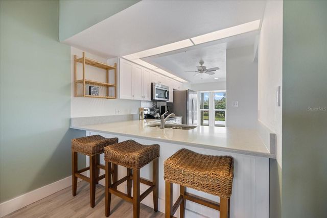 841 WATERSIDE DRIVE 202, Venice, FL 34285