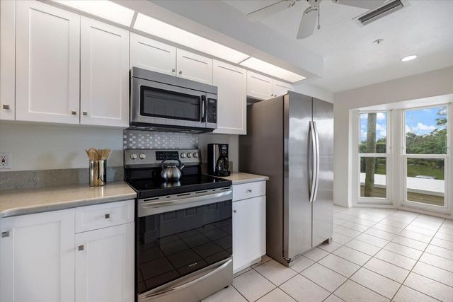 841 WATERSIDE DRIVE 202, Venice, FL 34285