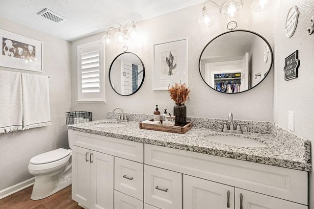 3037 Longwood Lane, Dickinson, TX 77539