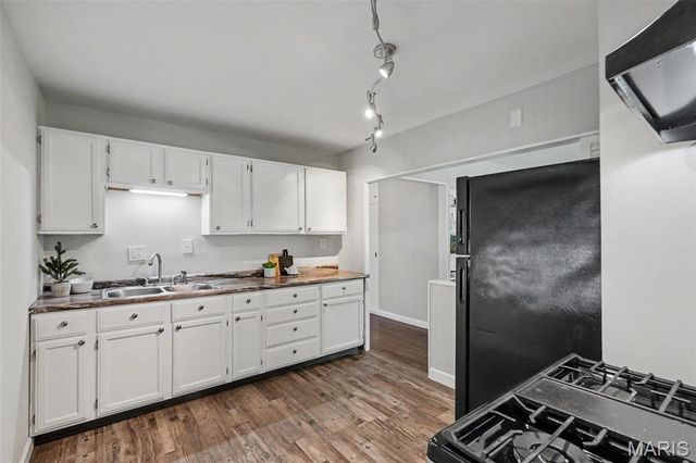 9801 Lawnview Drive, St Louis, MO 63136