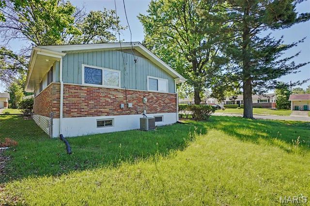 9801 Lawnview Drive, St Louis, MO 63136