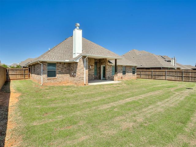 800 Bison Crossing Drive, Yukon, OK 73099