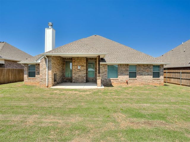 800 Bison Crossing Drive, Yukon, OK 73099