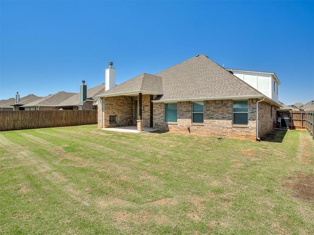 800 Bison Crossing Drive, Yukon, OK 73099