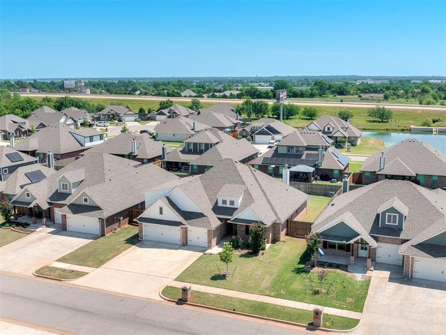 800 Bison Crossing Drive, Yukon, OK 73099