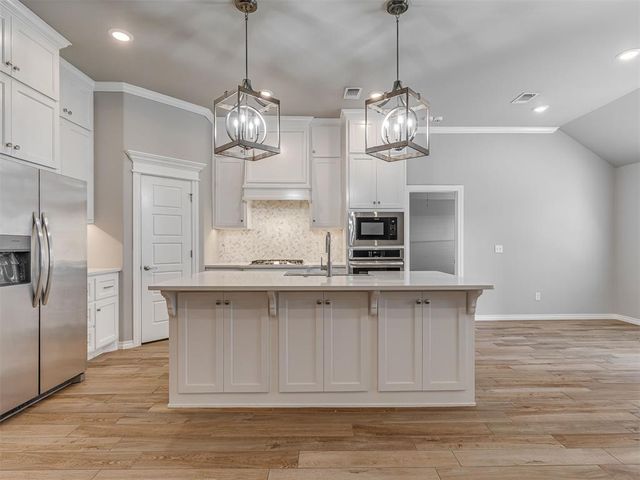 800 Bison Crossing Drive, Yukon, OK 73099