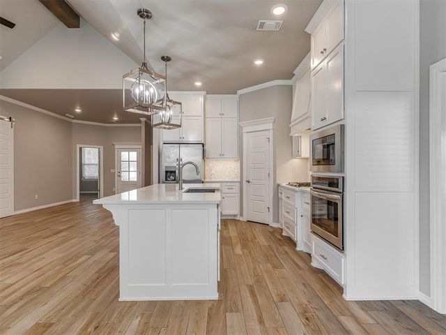 800 Bison Crossing Drive, Yukon, OK 73099