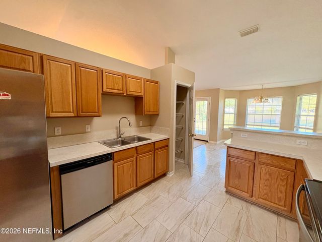 15677 MOSS HOLLOW Drive, Jacksonville, FL 32218