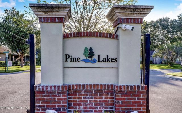 15677 MOSS HOLLOW Drive, Jacksonville, FL 32218