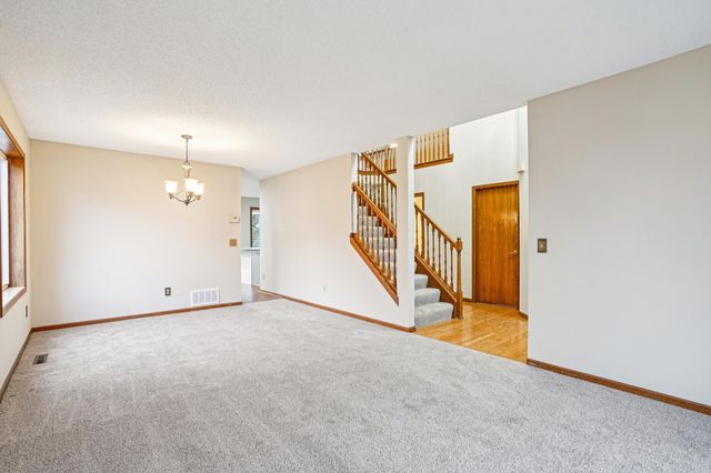 577 Eagle Ridge Road, Woodbury, MN 55125