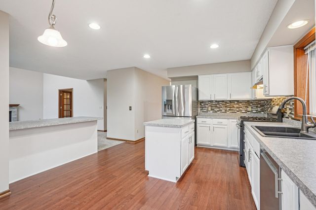 577 Eagle Ridge Road, Woodbury, MN 55125