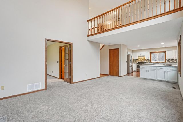 577 Eagle Ridge Road, Woodbury, MN 55125