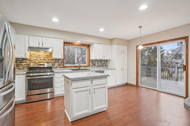 577 Eagle Ridge Road, Woodbury, MN 55125