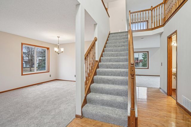 577 Eagle Ridge Road, Woodbury, MN 55125