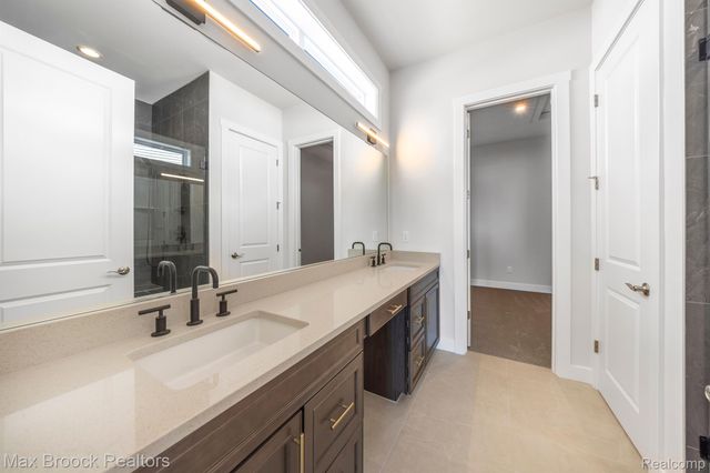 5636 Suffolk Court, West Bloomfield Charter Township, MI 48322