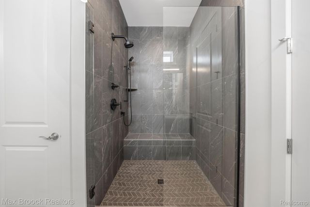 5636 Suffolk Court, West Bloomfield Charter Township, MI 48322