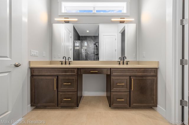 5636 Suffolk Court, West Bloomfield Charter Township, MI 48322