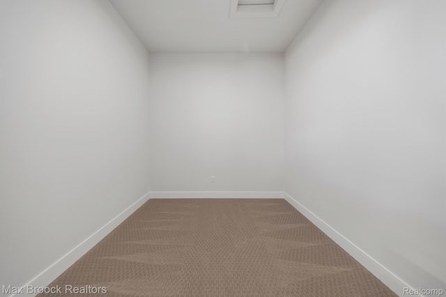 5636 Suffolk Court, West Bloomfield Charter Township, MI 48322