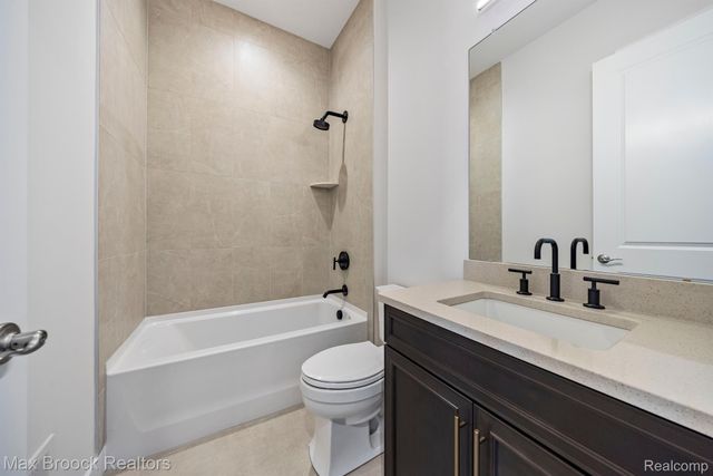 5636 Suffolk Court, West Bloomfield Charter Township, MI 48322